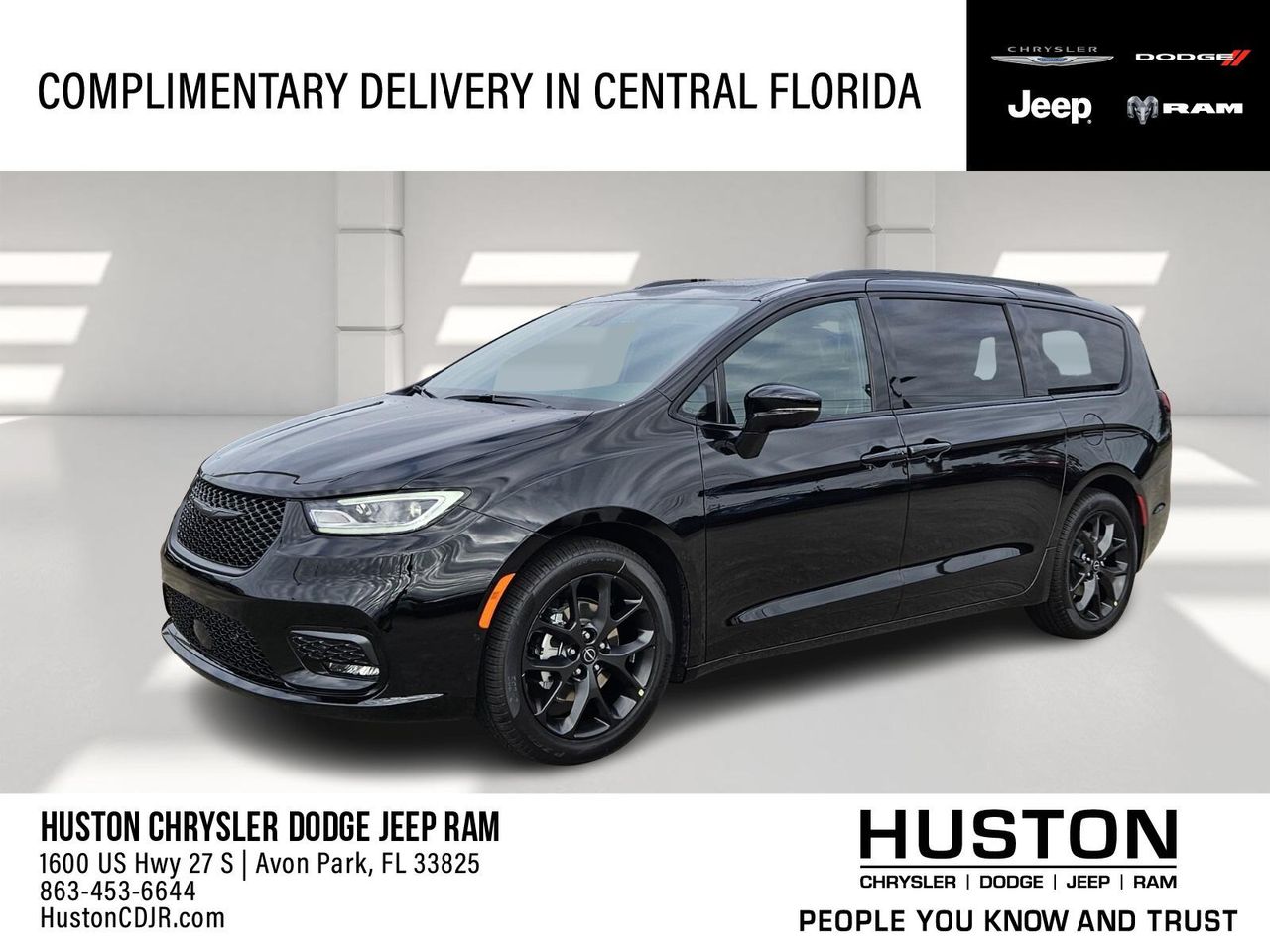 2026 Chrysler Pacifica Limited's photo