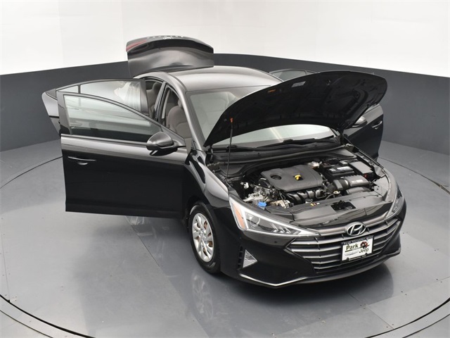 2019 Hyundai Elantra SE photo 24