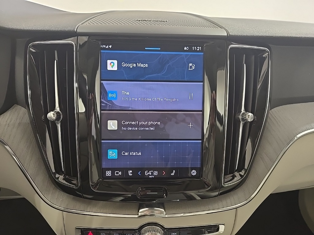 2025 Volvo XC60 B5 Plus photo 16