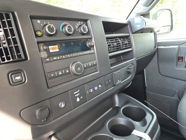 2025 Chevrolet Express Cargo 3500 photo 5