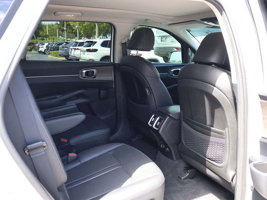 2022 Kia Sorento EX photo 30
