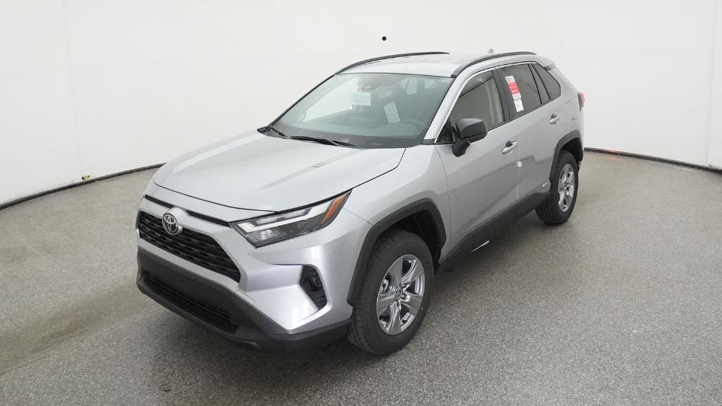 2025 Toyota RAV4 LE's photo