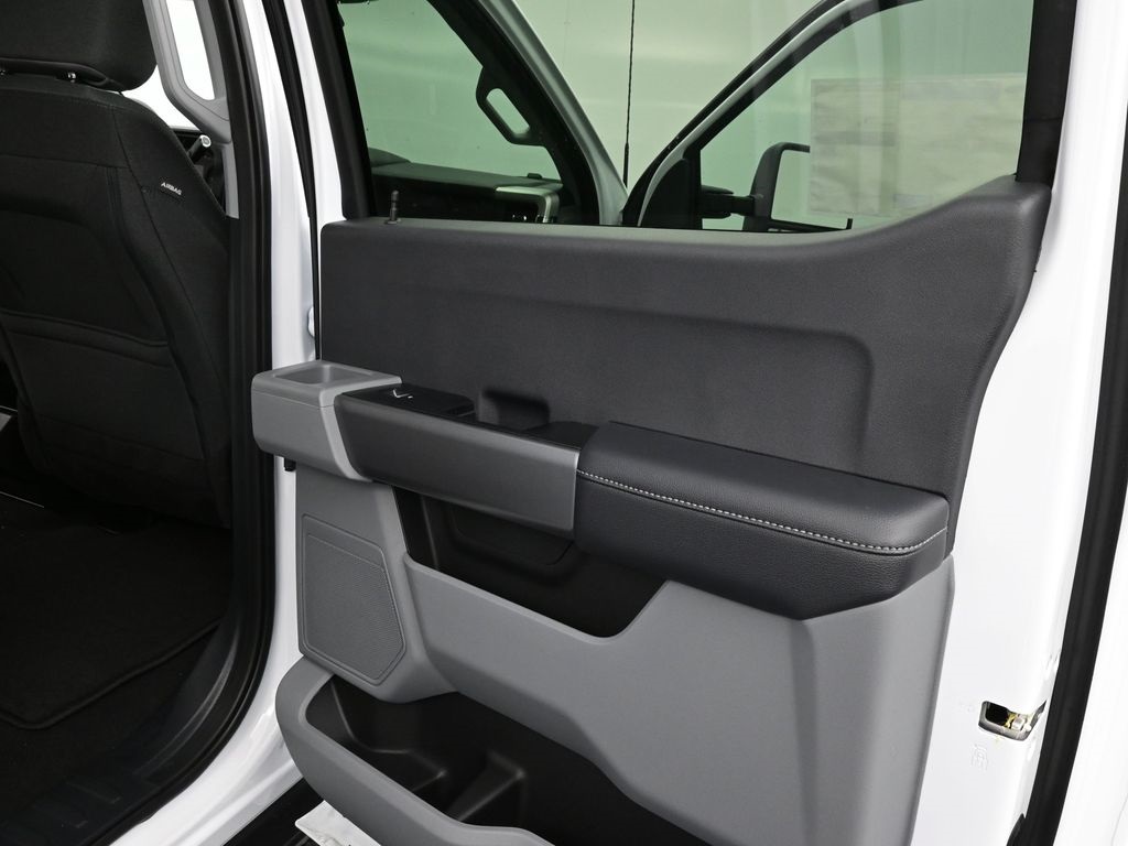 2026 Ford F-350 XLT photo 18