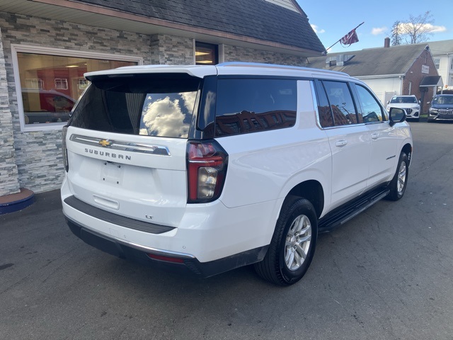 2024 Chevrolet Suburban LT photo 4