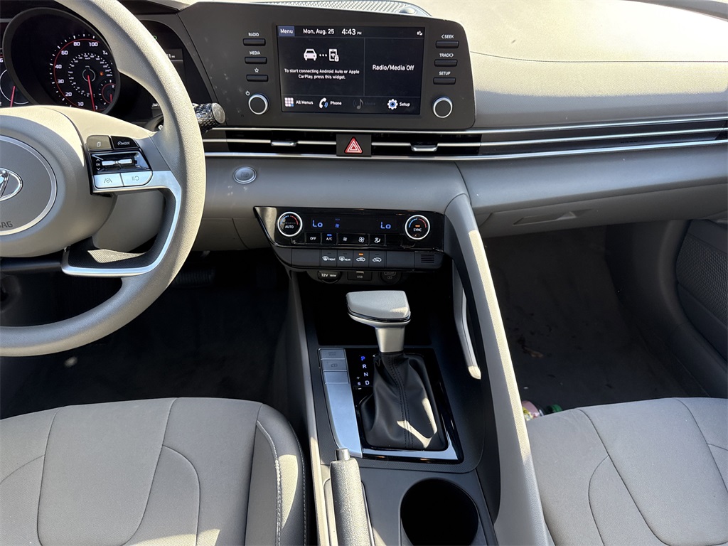 2023 Hyundai Elantra SEL photo 15