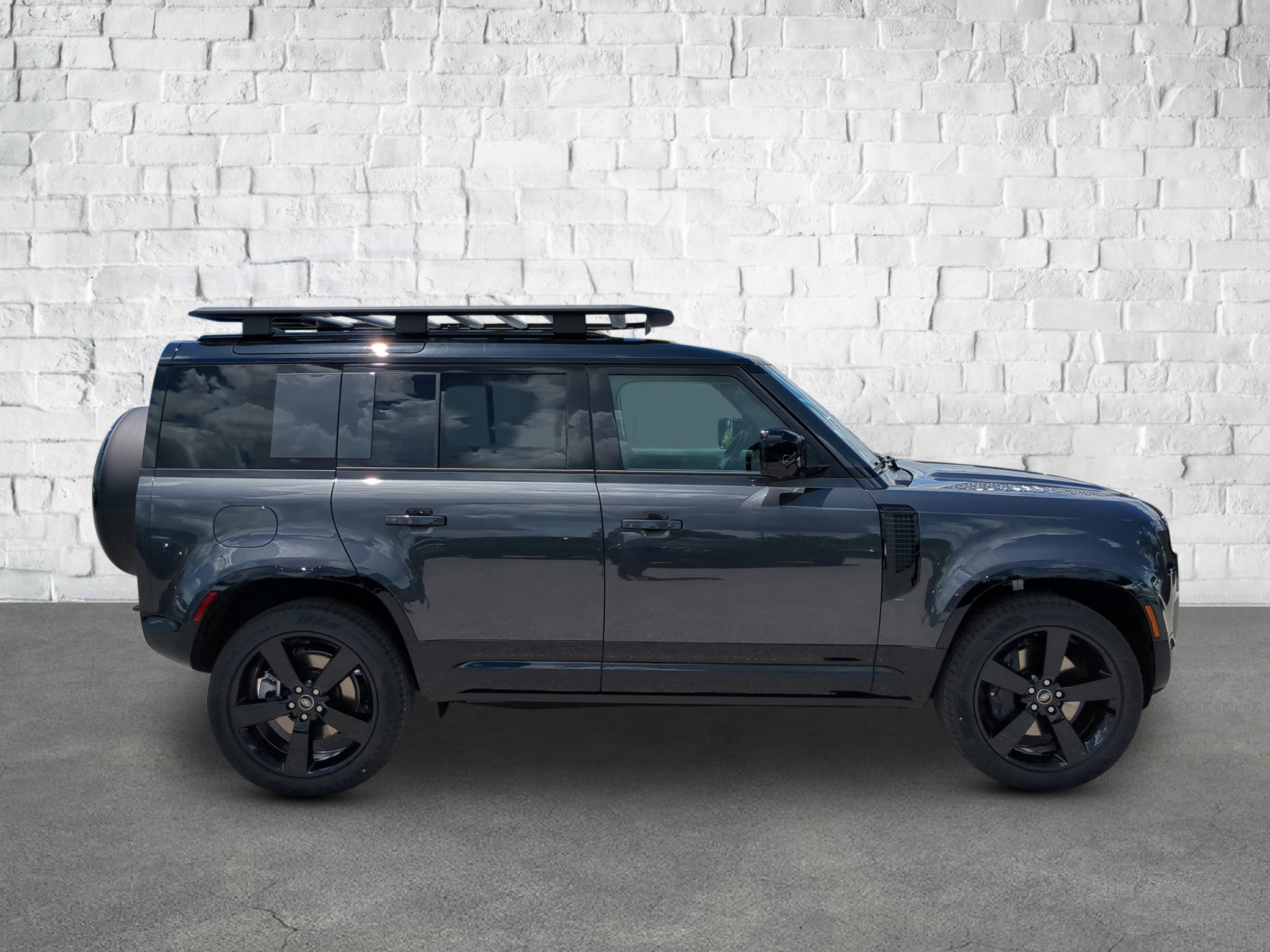 2025 Land Rover Defender 110 X-Dynamic SE photo 5