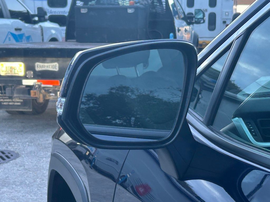 2024 Toyota RAV4 XLE photo 14