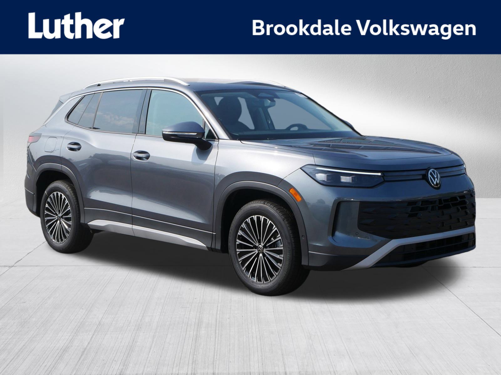 2025 Volkswagen Tiguan S's photo