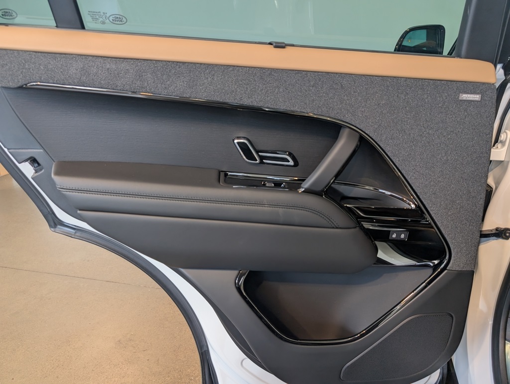 2025 Land Rover Range Rover Sport SE photo 20