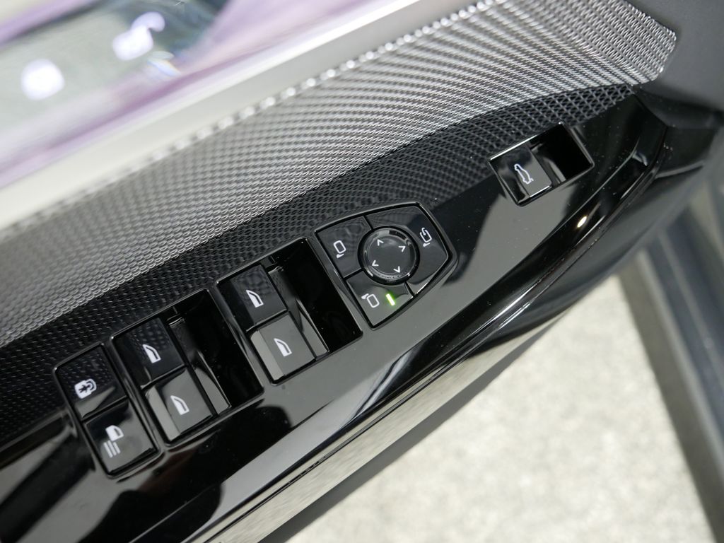2025 Bmw 750e 750e xDrive photo 30