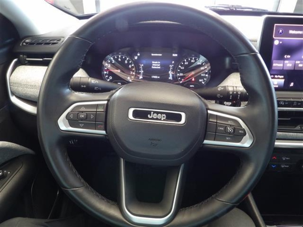 2022 Jeep Compass Latitude Lux photo 21