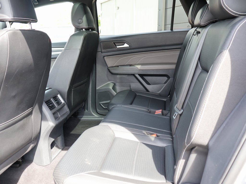 2023 Volkswagen Atlas Cross Sport V6 SEL R-Line photo 18