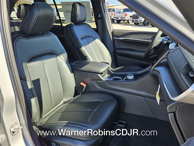 2025 Jeep Grand Cherokee Limited photo 16
