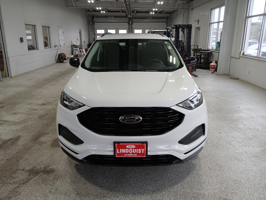 2022 Ford Edge SE photo 3