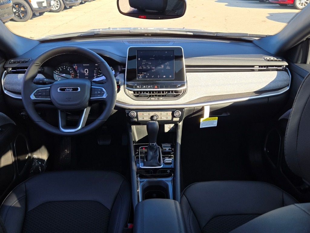 2025 Jeep Compass Latitude photo 17