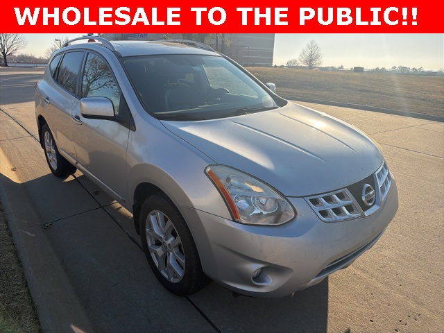 2011 Nissan Rogue SV's photo