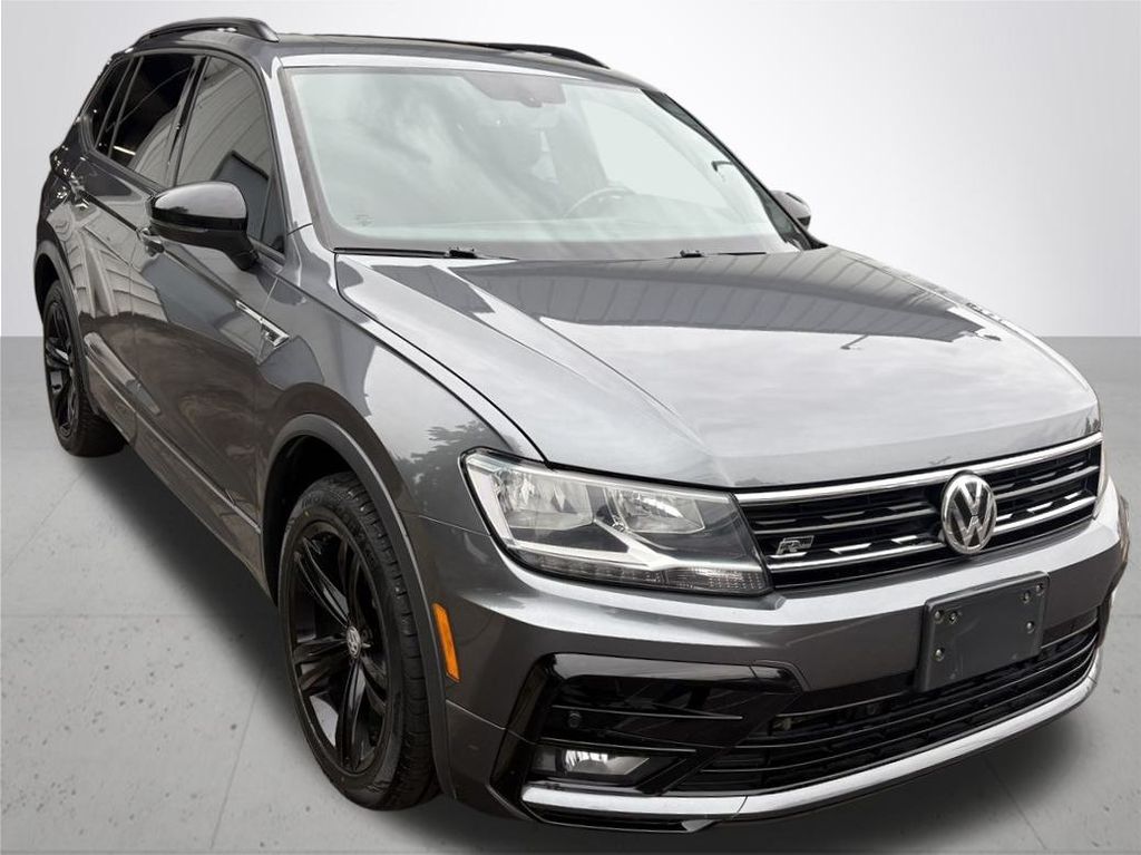 2019 Volkswagen Tiguan SEL R-Line photo 2