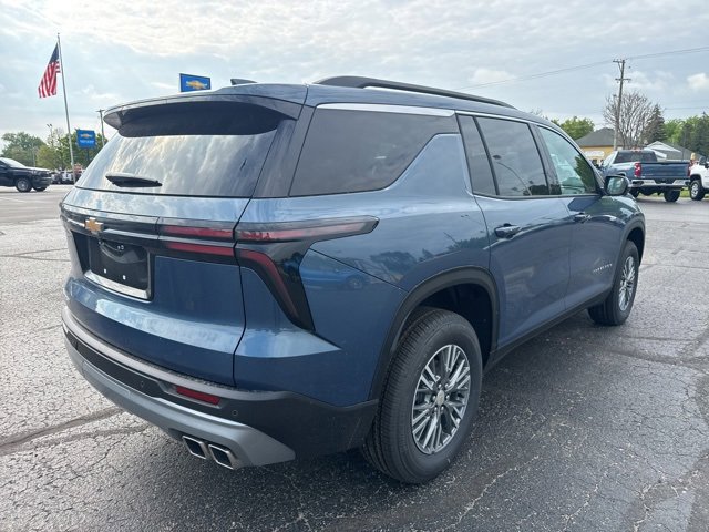 2025 Chevrolet Traverse photo 2