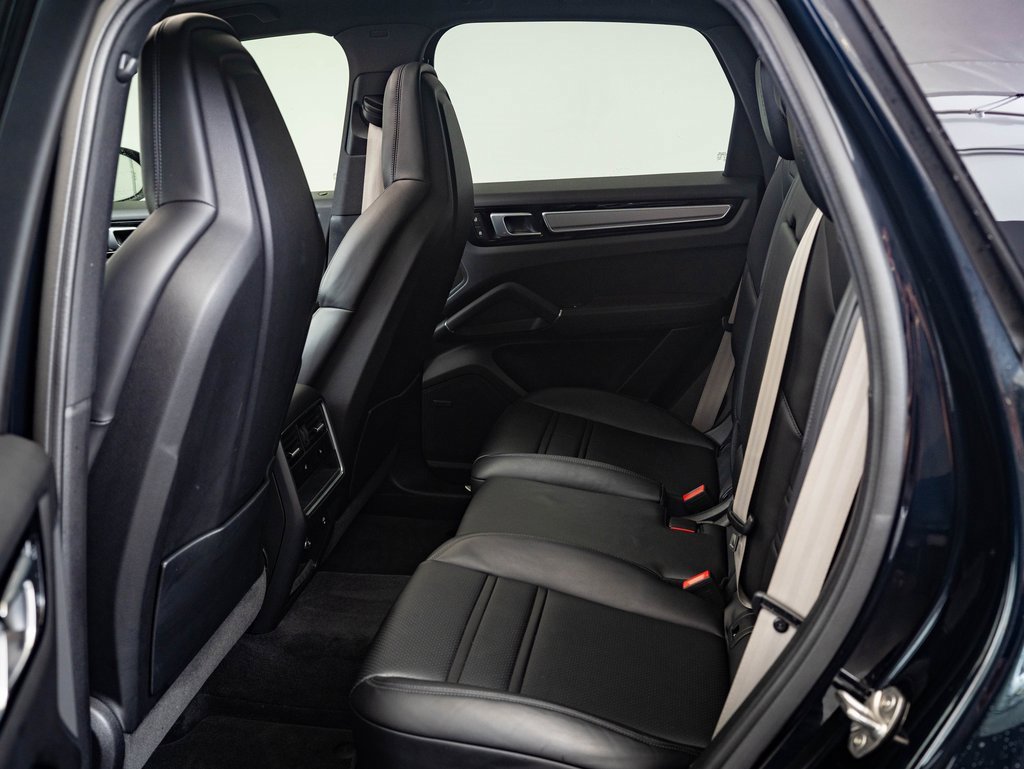 2023 Porsche Cayenne Platinum Edition photo 31