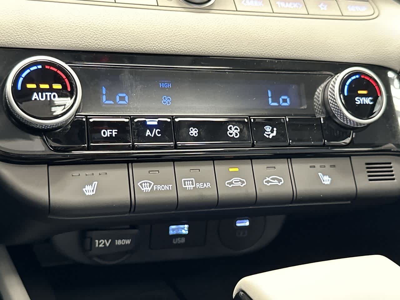2025 Hyundai Elantra Limited photo 18
