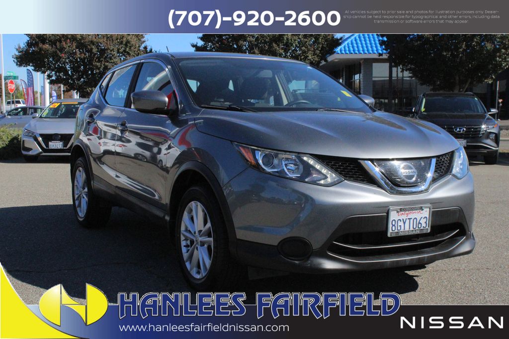 2018 Nissan Rogue Sport S photo 2