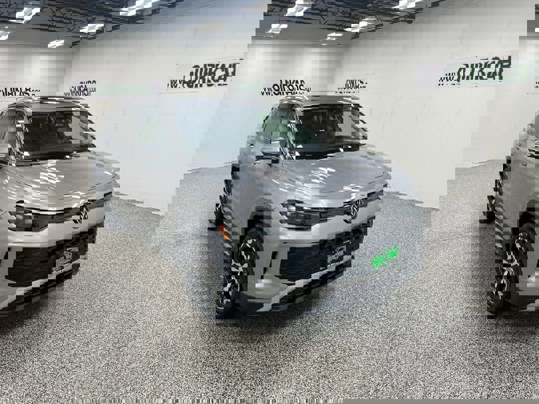 2025 Volkswagen Tiguan SE's photo