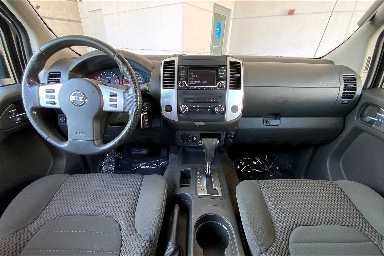 2017 Nissan Frontier SV photo 13