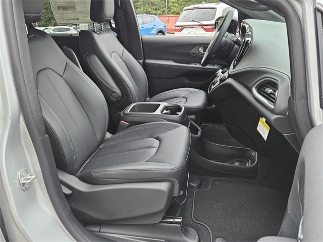 2026 Chrysler Pacifica photo 15