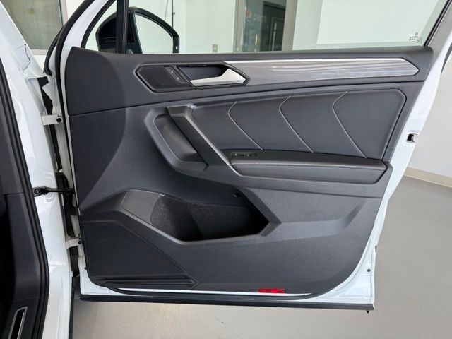 2023 Volkswagen Tiguan SE R-Line Black photo 33