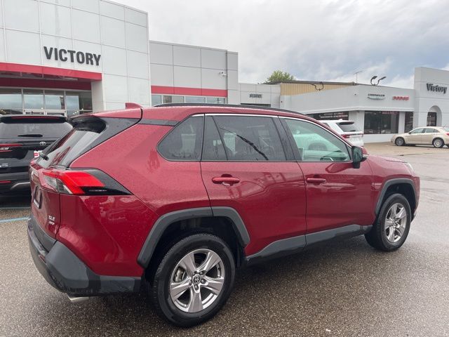 2025 Toyota RAV4 XLE photo 4