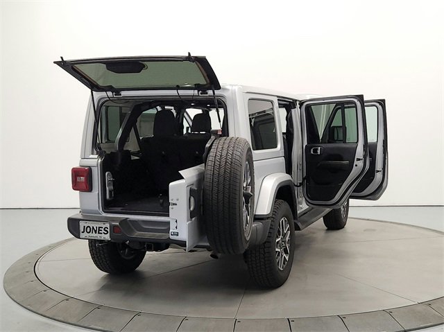 2024 Jeep Wrangler Sahara photo 14