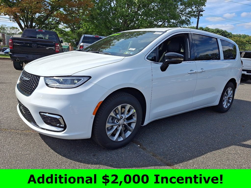 2026 Chrysler Pacifica photo 2