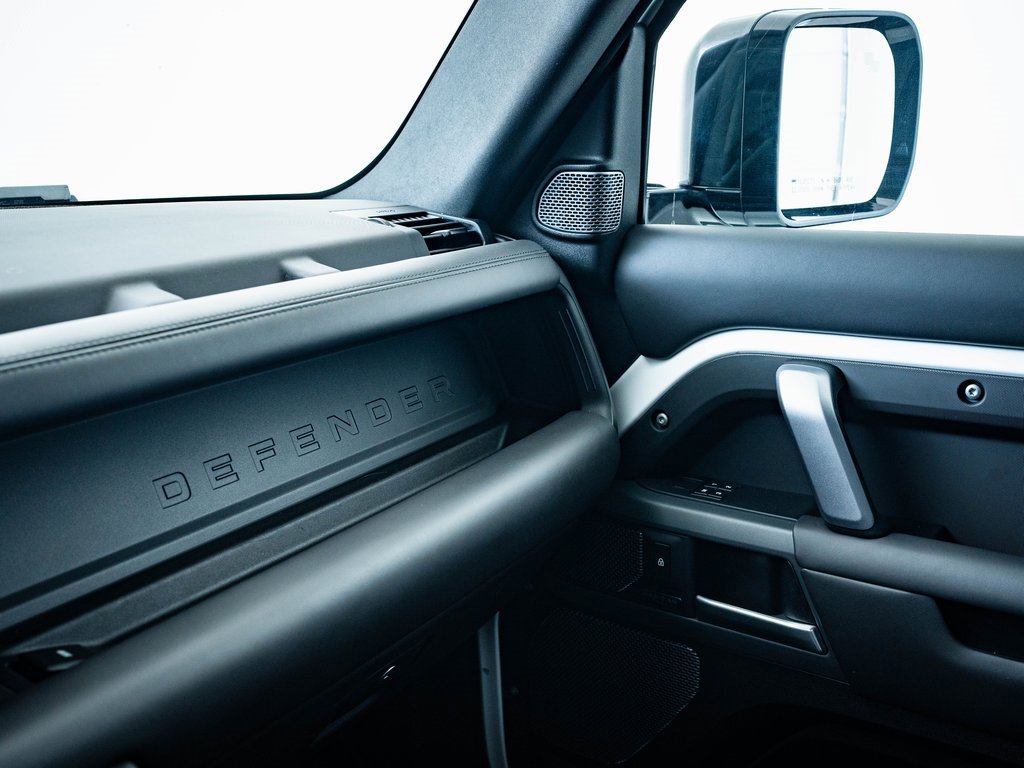 2021 Land Rover Defender 110 X-Dynamic HSE photo 35