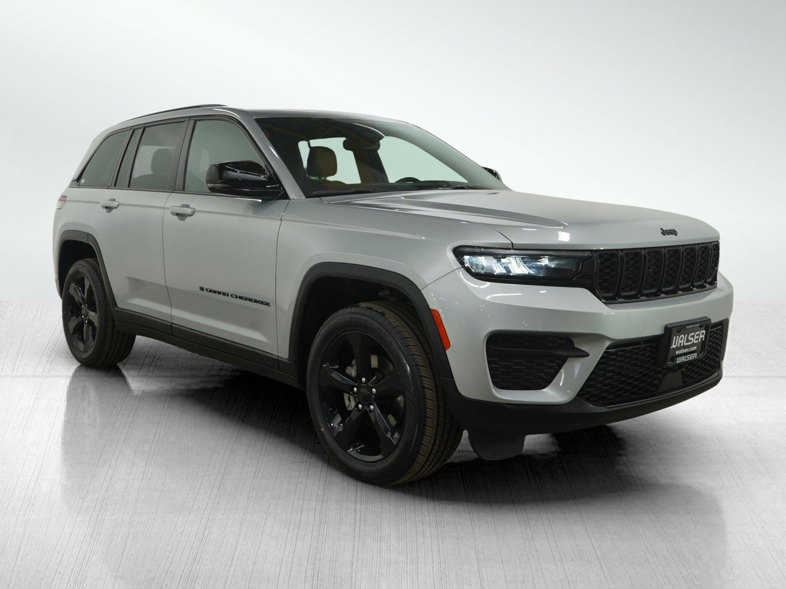 2023 Jeep Grand Cherokee Altitude photo 4