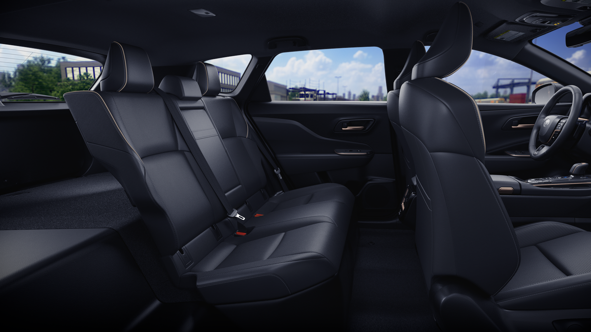 2025 Toyota Crown Signia XLE photo 16