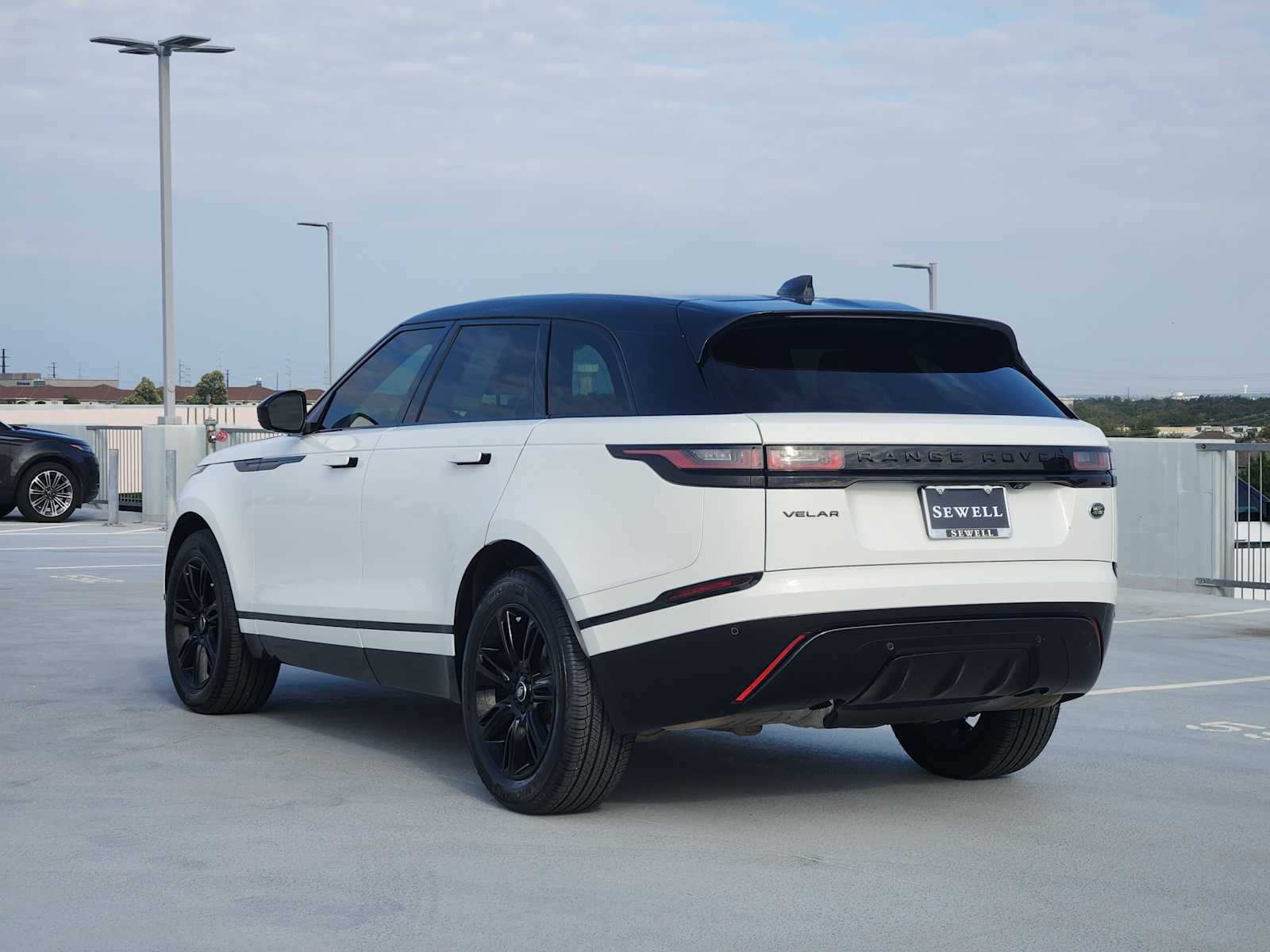 2022 Land Rover Range Rover Velar R-Dynamic S photo 4