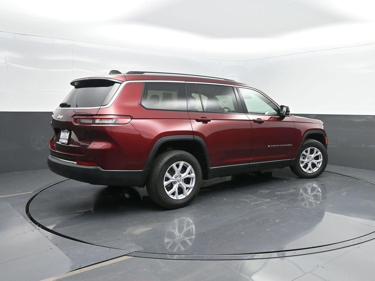 2022 Jeep Grand Cherokee Limited photo 2