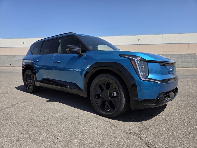 2026 Kia EV9 Land photo 2
