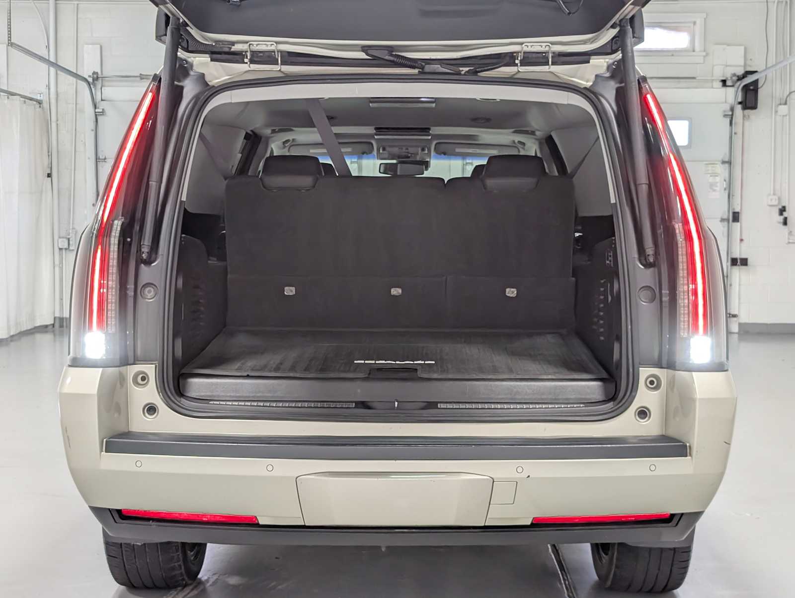 2016 Cadillac Escalade ESV Premium photo 39