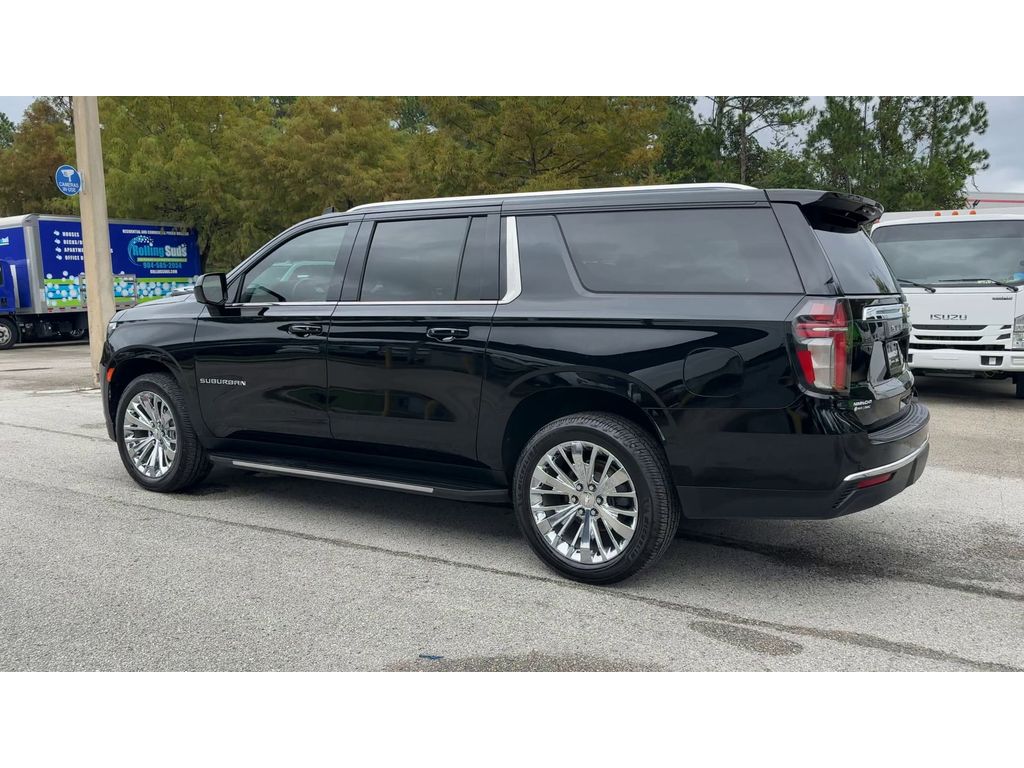 2021 Chevrolet Suburban LT photo 6