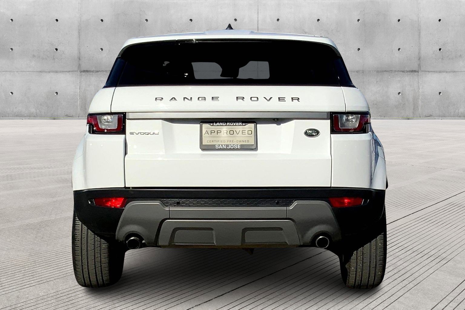 2019 Land Rover Range Rover Evoque SE photo 3