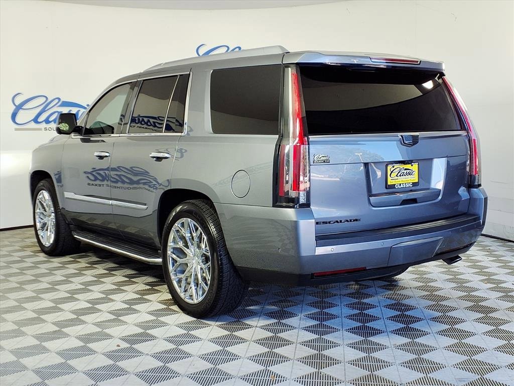 2019 Cadillac Escalade Luxury photo 2