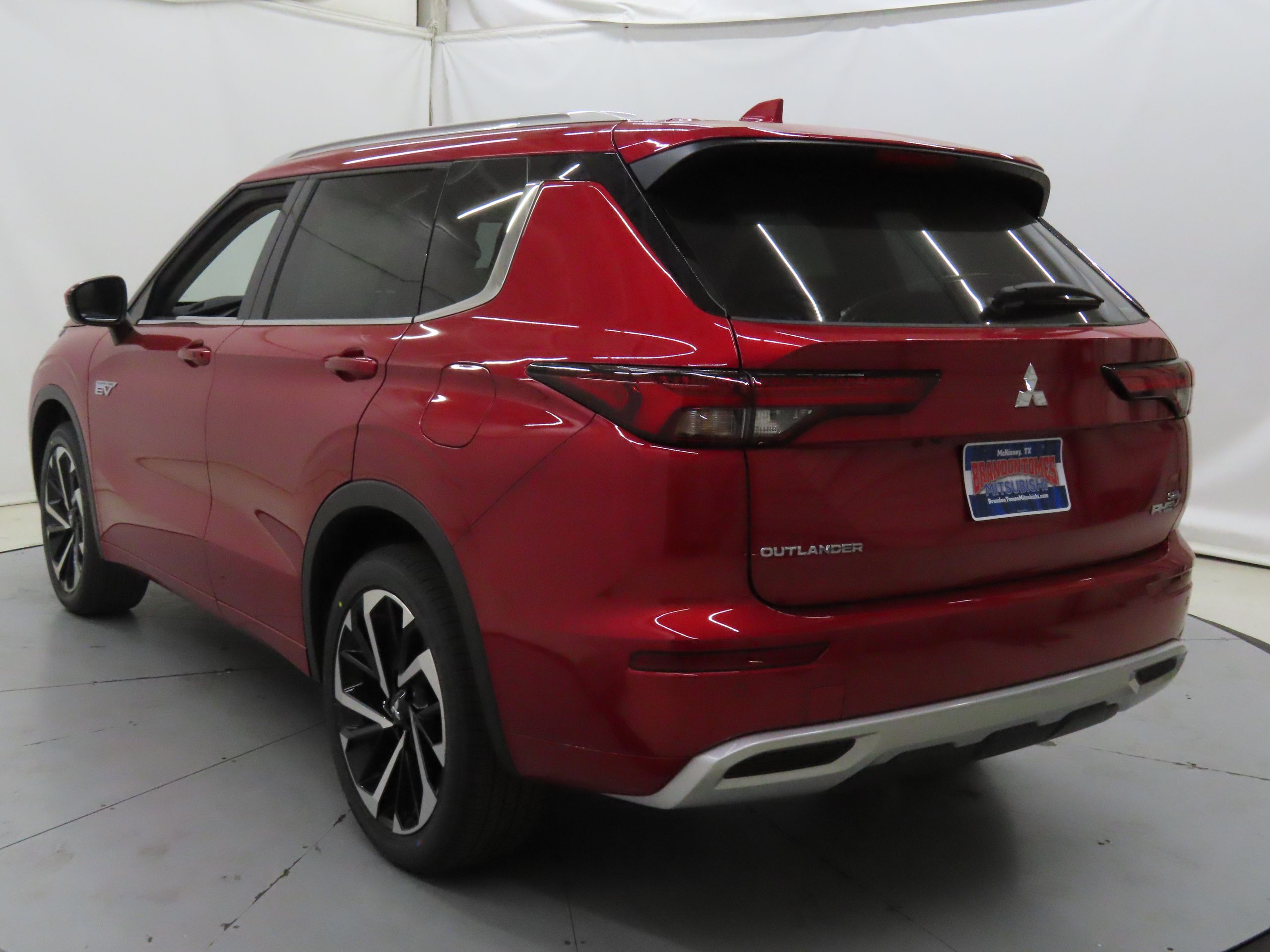 2025 Mitsubishi Outlander PHEV SEL photo 4