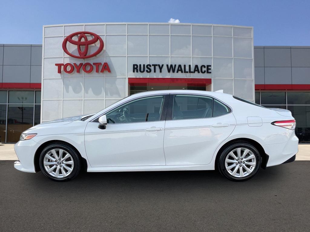 2019 Toyota Camry LE's photo