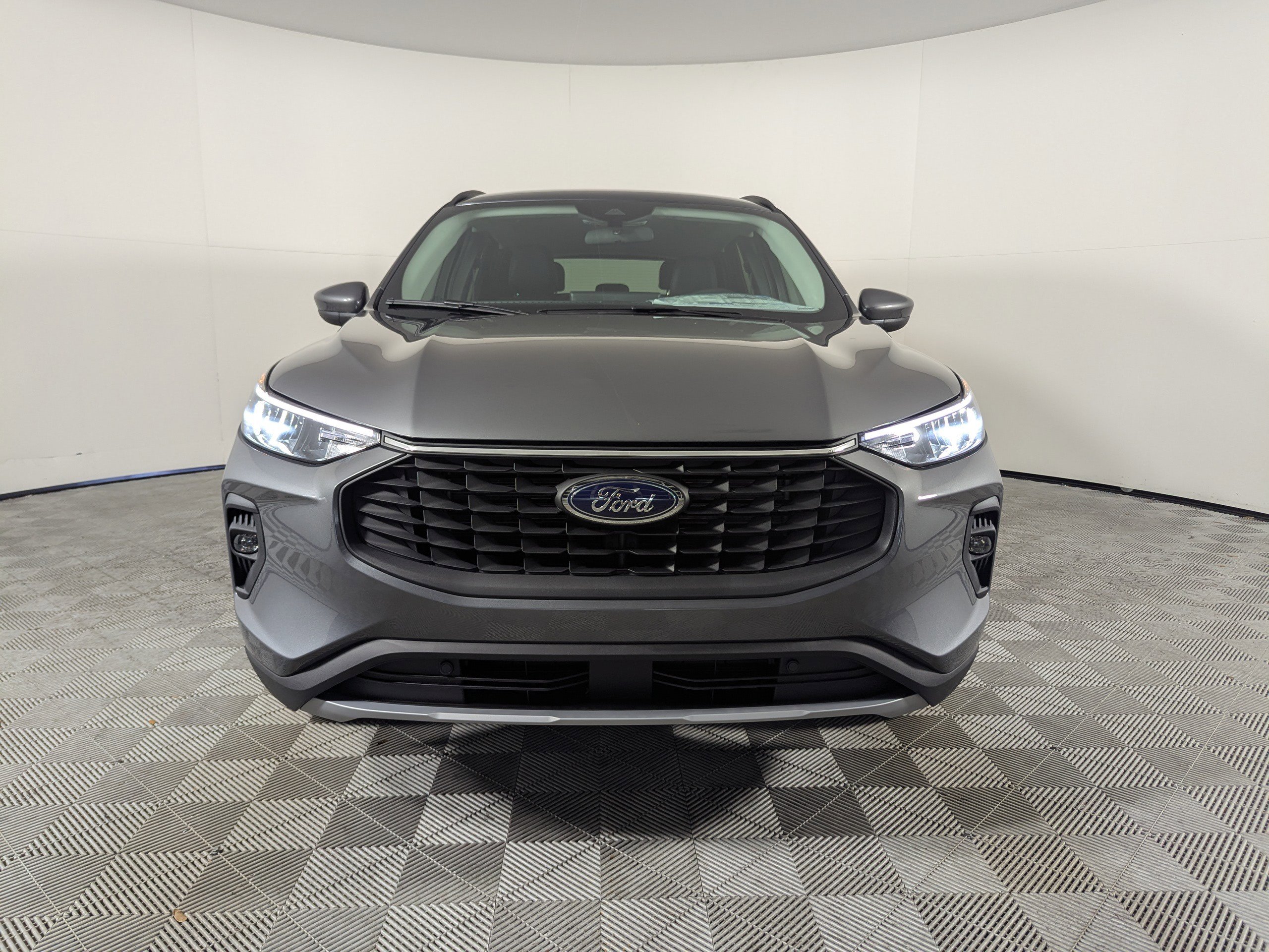 2025 Ford Escape photo 2