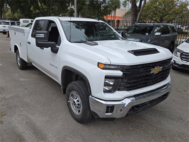 2025 Chevrolet Silverado 2500HD photo 2