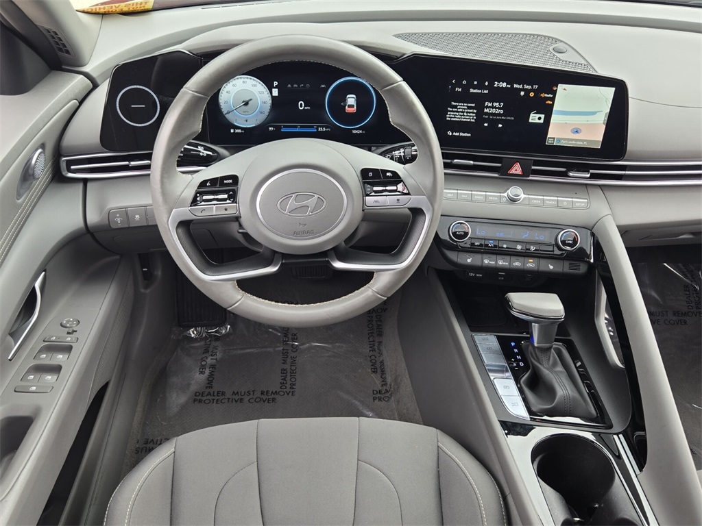 2024 Hyundai Elantra SEL Convenience photo 12