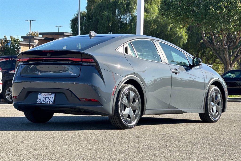 2024 Toyota Prius LE photo 4