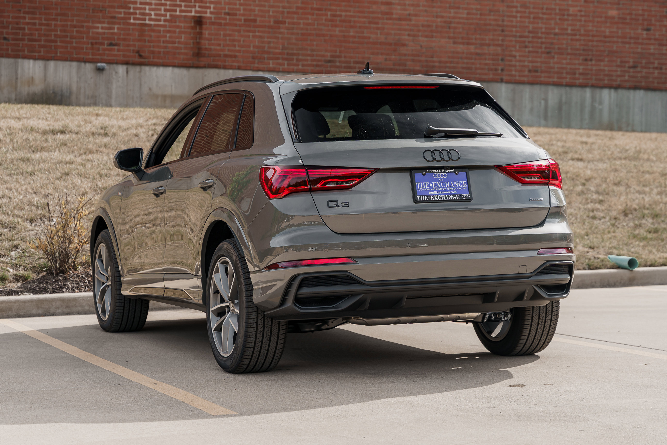 2025 Audi Q3 S line Premium photo 4