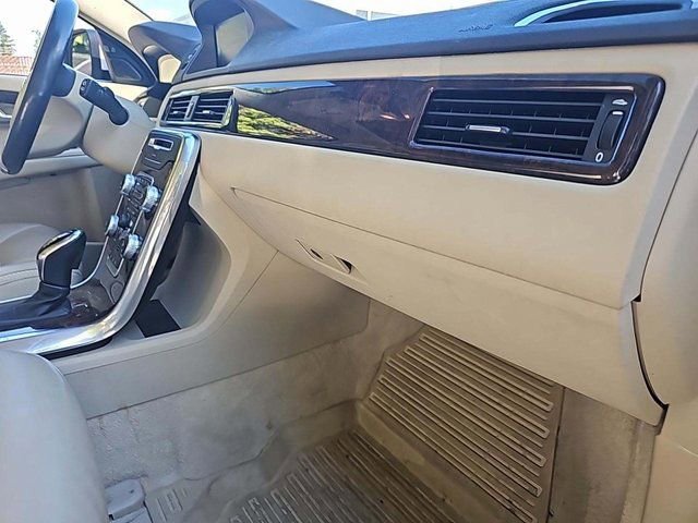 2015 Volvo XC70 T6 Platinum photo 15
